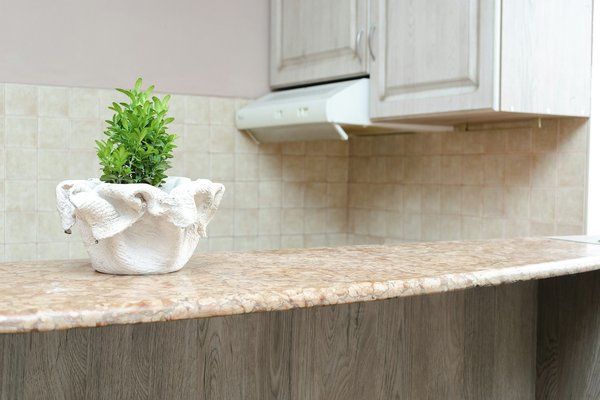 Transformez votre cuisine avec un plan de travail granit élégant